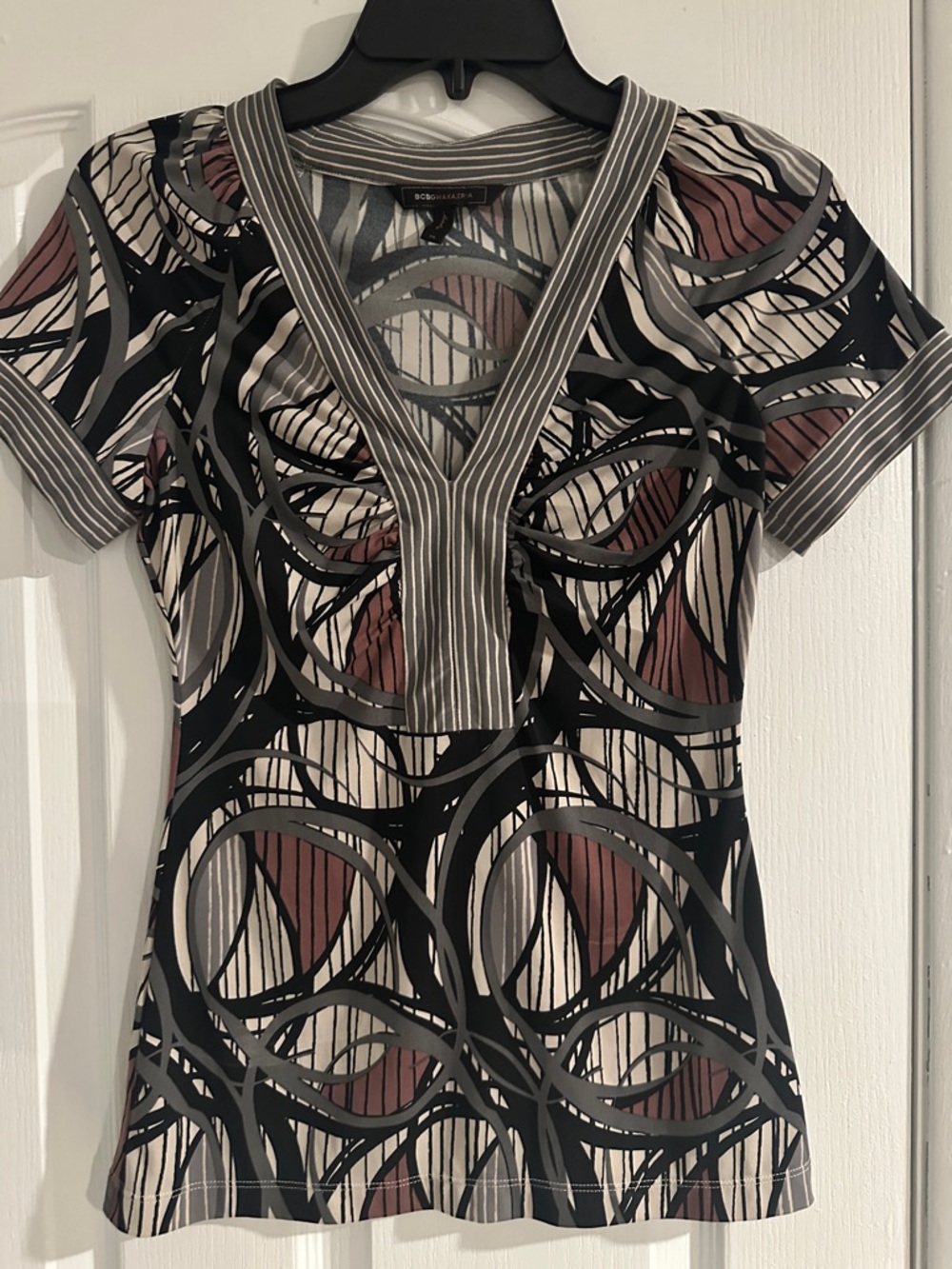 BCBGMaxAzria Short Sleeve V-Neck Top in Black, Taupe and Gray
